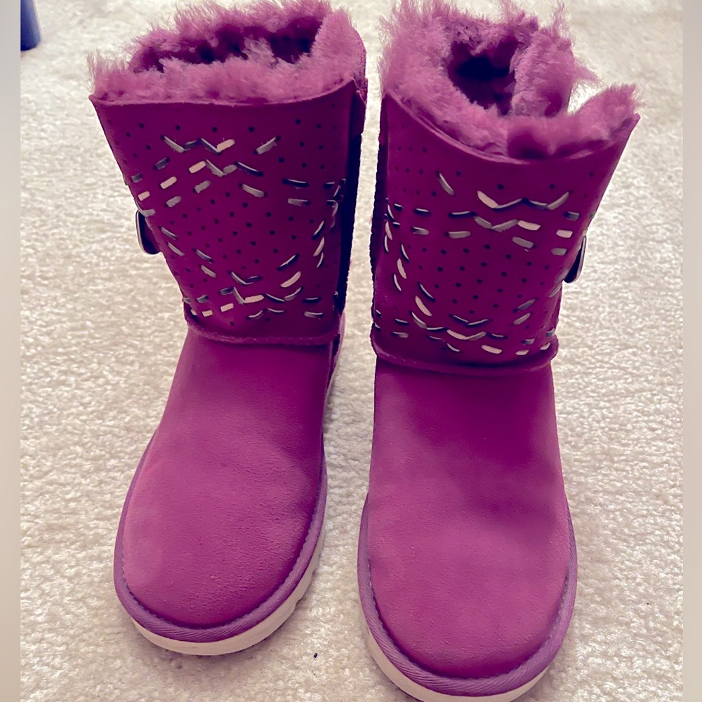 UGG Bailey Button - Picture 2 of 6